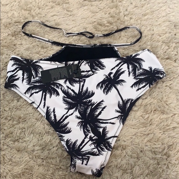 bikini bottoms - Picture 3 of 3